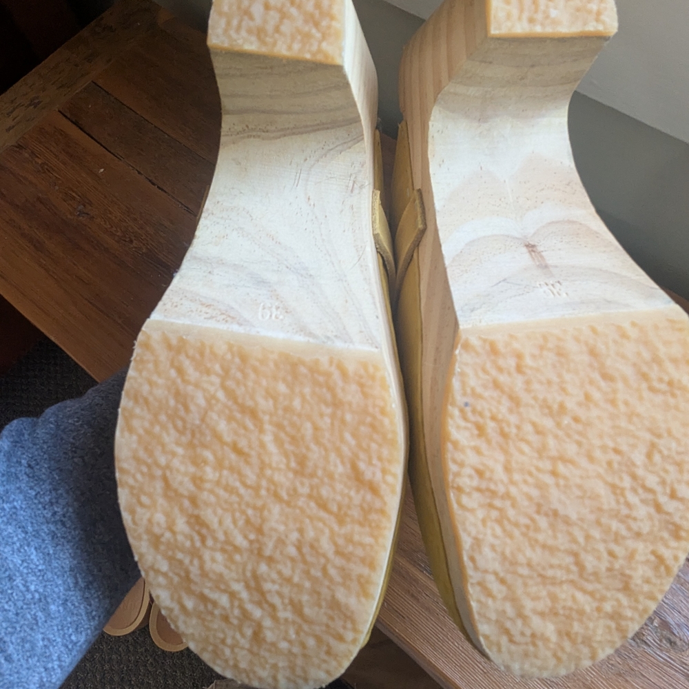 Sandrens Yellow leather Clogs EUC size 9 39 - Picture 11 of 11